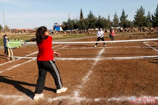 Koronavirüs salgınında köyden dışarı çıkamayan Şanlıurfa Viranşehirliler kendilerini tenise verdi - 11