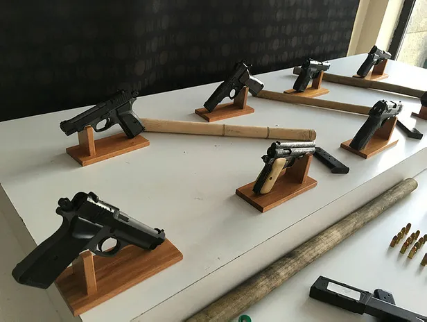 intikam-icin-silahlandilar-olum-talimatlari-yazdilar-1602229085922.jpg Esenyurt'ta akılalmaz cinayet! İntikam için silahlandılar; ölüm talimatları yazdılar-5