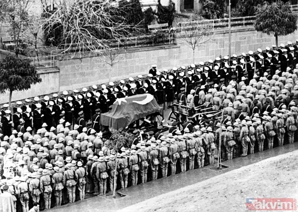 Arşivlerden çıkan fotoğraflarla 10 Kasım 1938 günü ve sonrasında yaşananlar! Büyük Önder Mustafa Kemal Atatürk'ün vefatı - 26