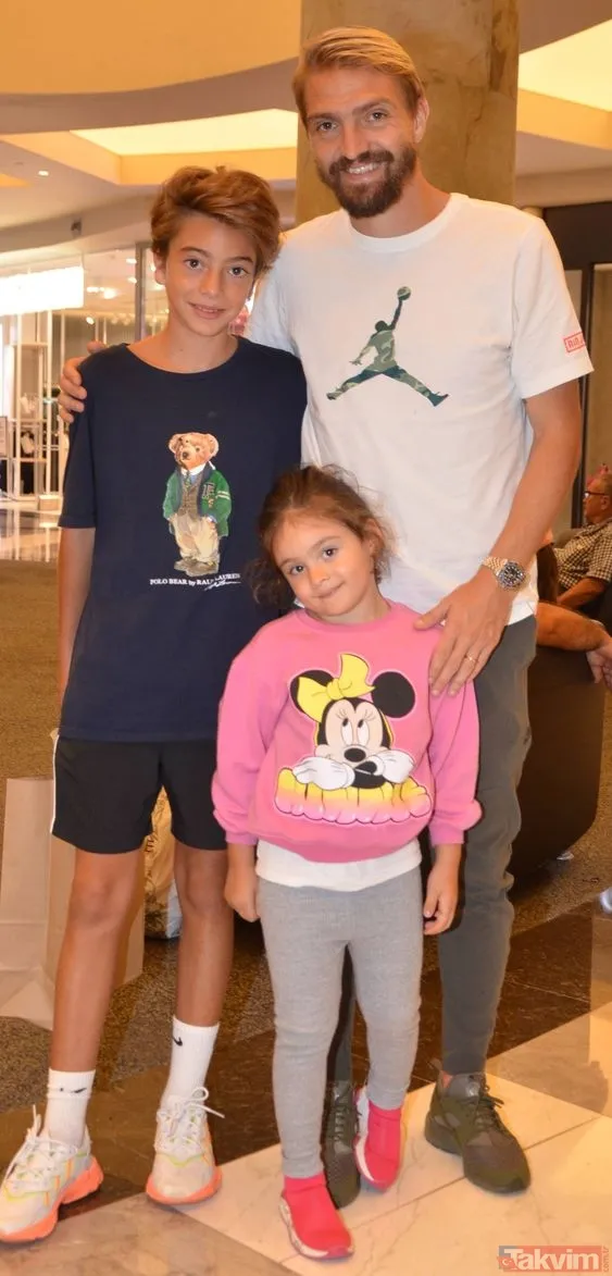 Eşiyle hastane pozları ortaya çıktı! 3 yılda 2 çocuk! Merih Demiral'ın ikinci çocuğunu gören gözlerine inanamıyor! - 11
