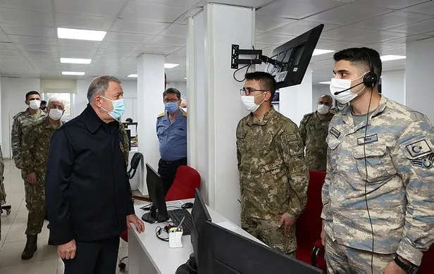 Milli Savunma Bakanı Akar ve komuta kademesi Suriye sınırında!-12