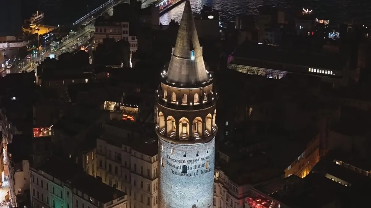 Kahramanmaraş depreminin yıl dönümü nedeniyle Galata Kulesi'ne video yansıtıldı!