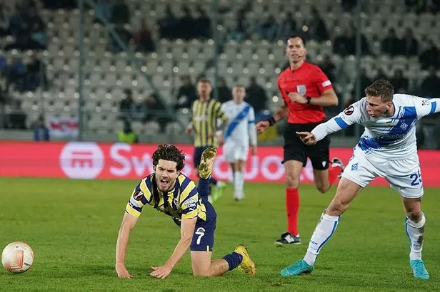 lider-geldi-lider-gidiyor-fenerbahce-dinamo-kiev-karsilasmasindan-2-0-galip-ayrildi-1667513783460.jpeg