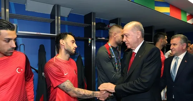 Başkan Erdoğan Hollanda maçının ardından A Milli Takımımızı soyunma odasında ziyaret etti: "Siz bizim şampiyonumuzsunuz"