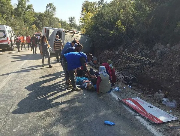 Son dakika: Mersin'de işçi midibüsü devrildi! 2 ölü 33 yaralı-3