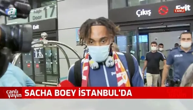 Galatasaray'ın yeni transferi Sacha Boey İstanbul'a geldi! İşte o görüntüler...