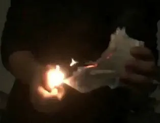 Skandal görüntüler! Kur’an-ı Kerim’i yırtıp yaktılar