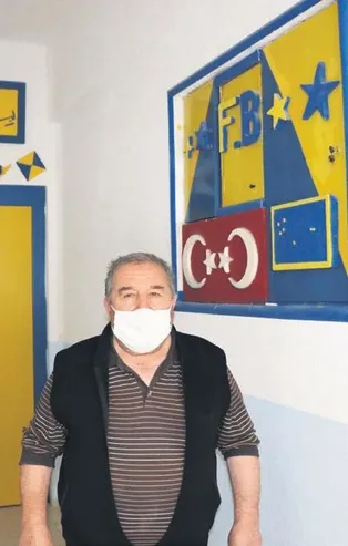 Afyonkarahisar'ın Sandıklı ilçesinde fanatik aile sarı lacivert apartmanda yaşıyor