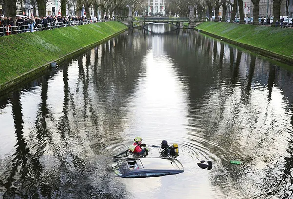 1578656429296.jpg Almanya kahraman Türk'ü konuşuyor! Yaşlı çifti boğulmaktan son anda kurtardı-1