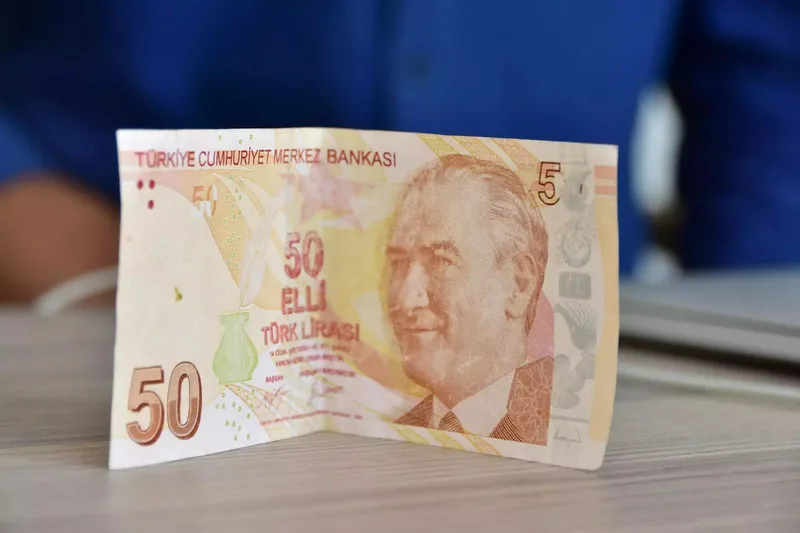 cebine-cuzdanina-bakmayan-kalmasin-50-tl-deyip-gecen-bin-pisman-700-katina-satti-1718356658897.jpg 50 TL deyip geçen bin pişman! Cebine cüzdanına bakmayan kalmasın! 700 katını teklif ettiler-6