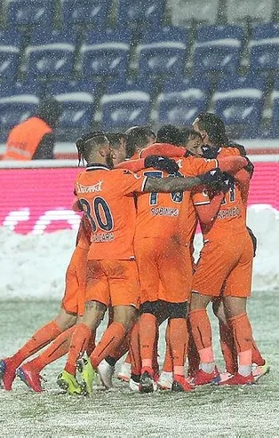 Lider hız kesmedi | Başakşehir 3-0 Bursaspor