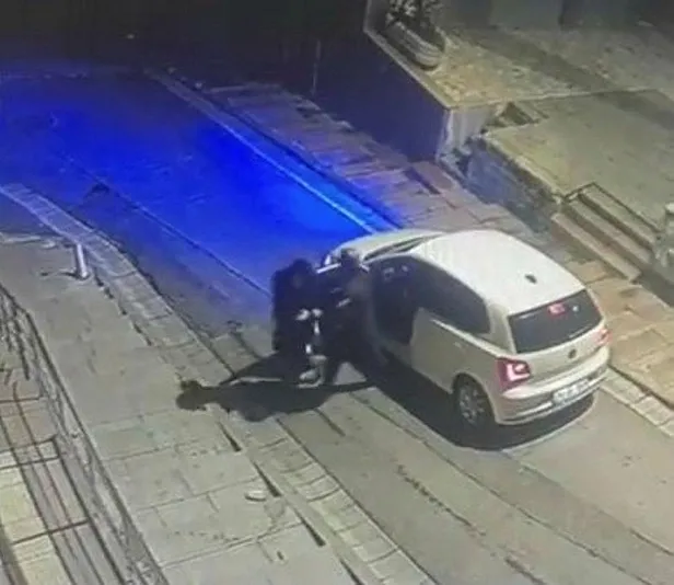 istanbul-kagithanede-uyusturucu-saticilari-sucustu-yakalandi-o-anlar-kamerada-1642260889225.jpeg İstanbul Kağıthane'de uyuşturucu satıcıları suçüstü yakalandı! O anlar kamerada-2