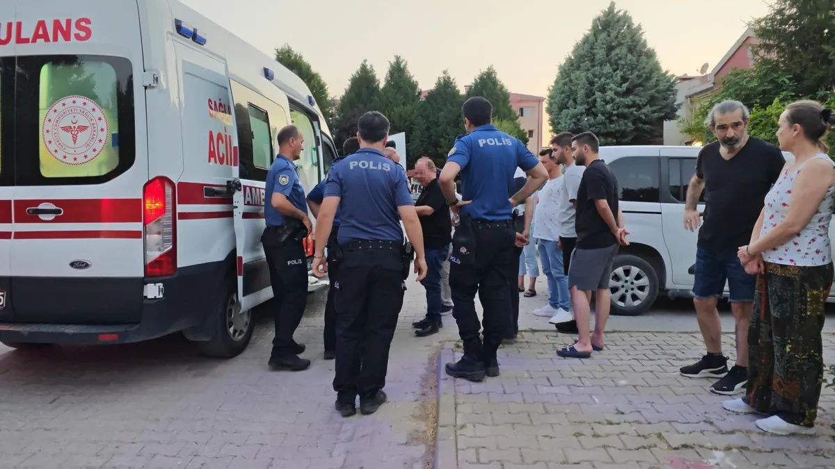 Eskişehir'de babasını bıçakla yaralayan genç kendini eve kilitledi