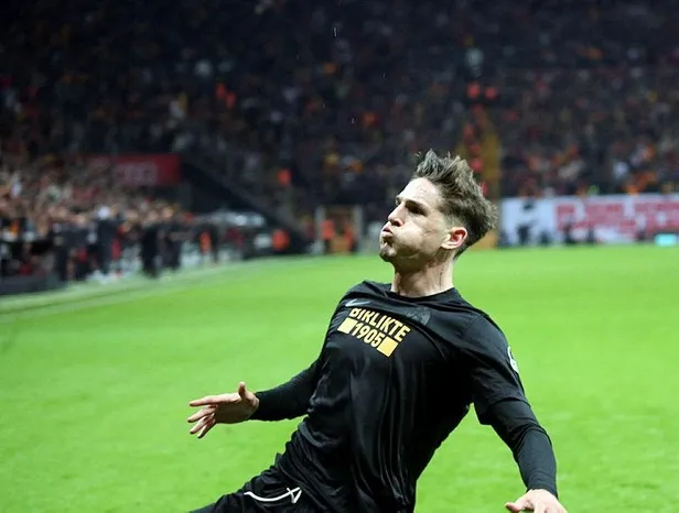 galatasaray-kasimpasayi-italyan-yildizi-nicolo-zaniolo-ile-yikti-1678579385012.jpeg