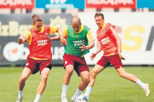 Galatasaray'da orta saha çöktü