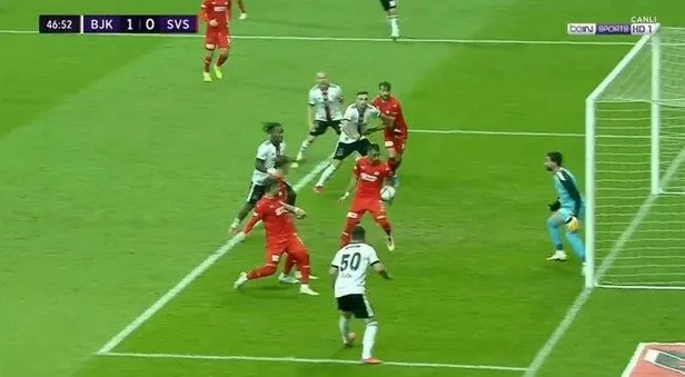 besiktas-sivasspor-macinda-penalti-bekledi-hakem-yasar-kemal-ugurludan-devam-karari-1633196737154.jpeg Beşiktaş - Sivasspor maçında penaltı bekledi! Hakem Yaşar Kemal Uğurlu'dan devam kararı...-2