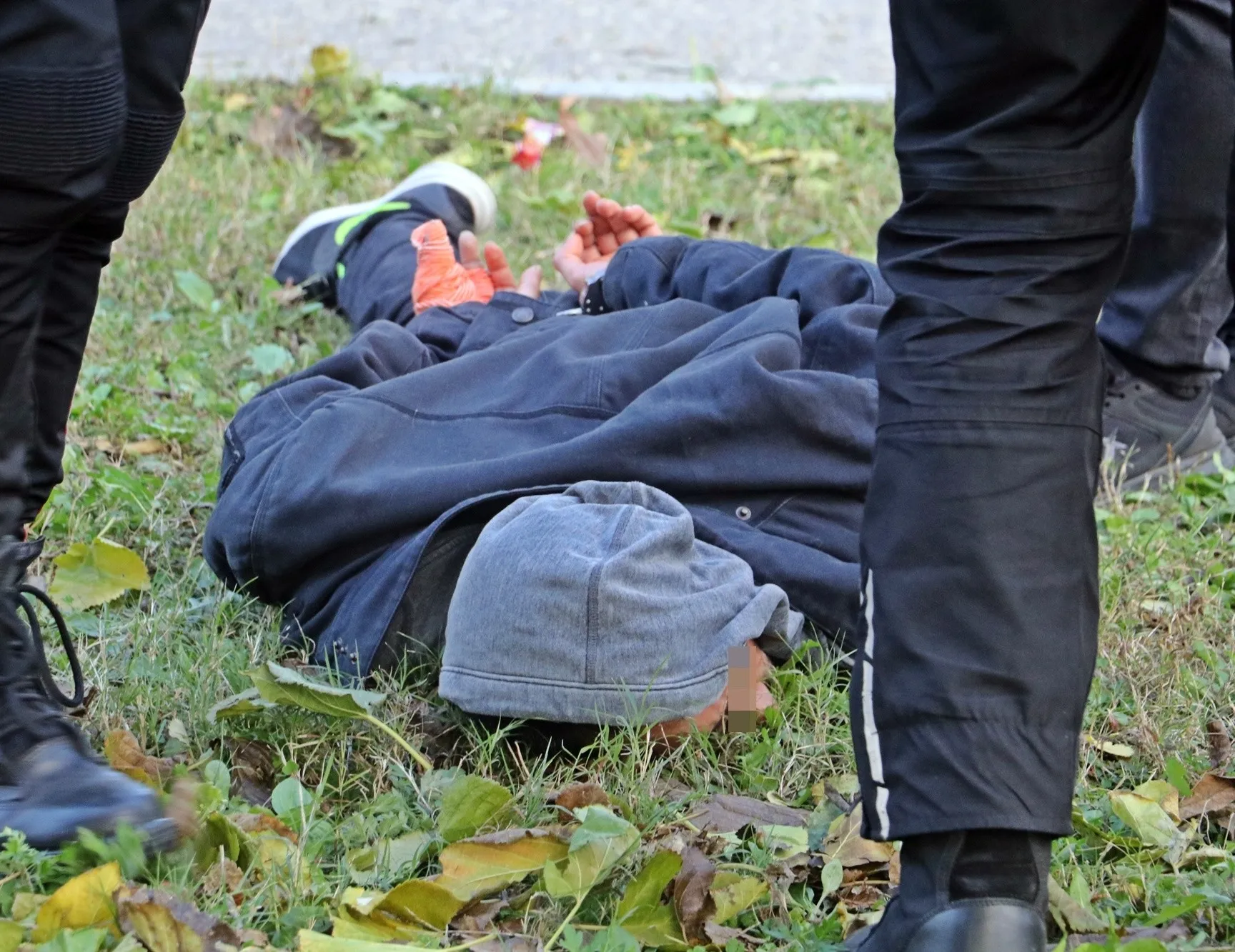 Kan donduran vahşet! Annesinin boğazına sapladı