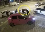 Yanlış kişiye çattılar! 3 trafik magandasını 30 saniyede nakavt etti