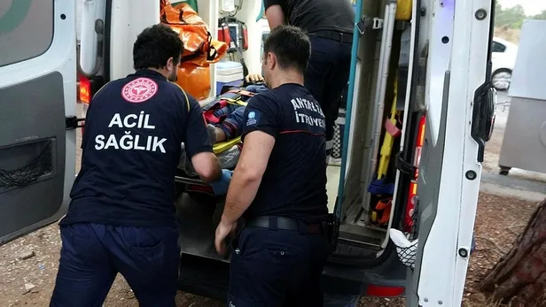 Antalya'da facianın eşiğinden dönüldü! Manzarayı seyreden adam 20 metre aşağı çakıldı-3