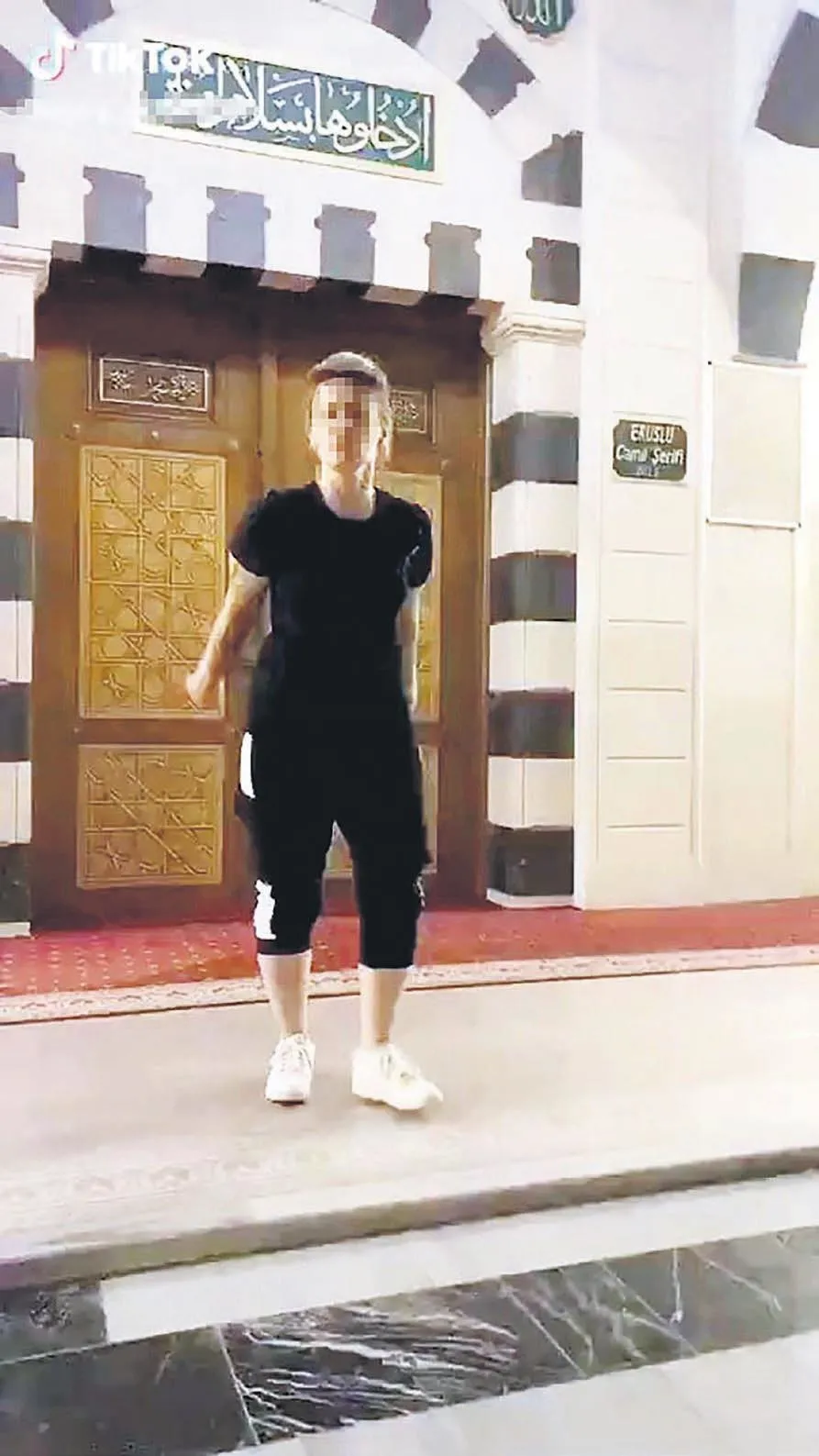 Gaziantep'te camiye ayakkabıyla girip çektiği TikTok videosu çeken Büşra O. hakkında yasal işlem başlatıldı!