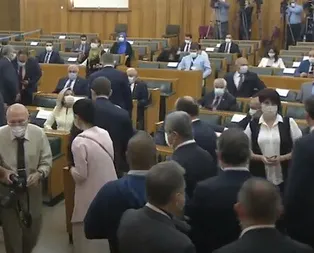 İYİ Partide ipler iyice gerildi! Muhalif isimler grup toplantısına katılmadı