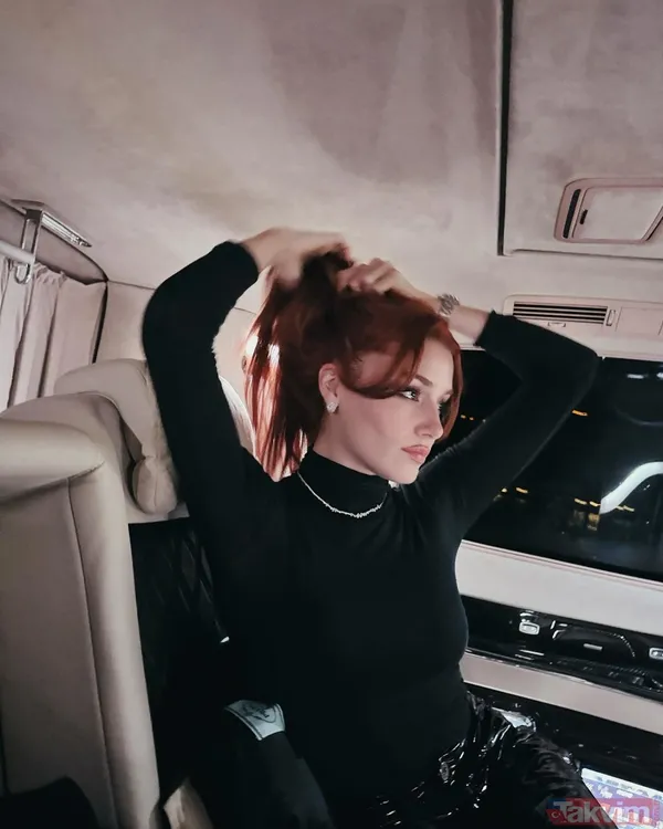 Hande Erçel yırtmaçta sınır tanımadı! İddialı elbisesiyle zor anlar yaşadı! “Bu kadar açık giyinmek zorunda mı Hande?” - 3