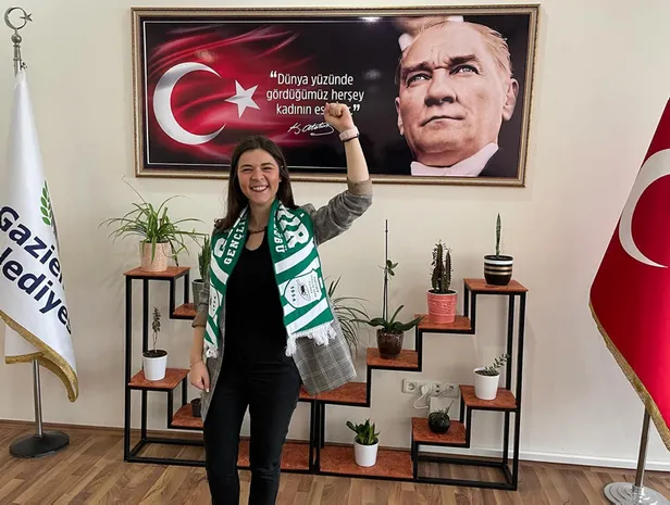 CHP’li Gaziemir Belediye Başkan Yardımcısı İzel Zenginobuz'dan sınav hırsızlığı itirafı: 2010'da soruları aldım full çektim-4