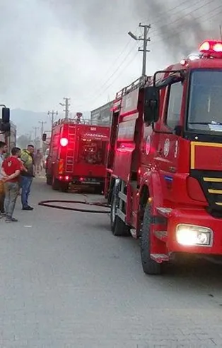 Bursa'da sanayide yangın! 3 araç kül oldu