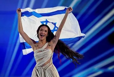 Soykırımcı İsrail'in temsilcisi Eden Golan'a Eurovision'un final gecesinde tepki: Şarkı söylediği sırada Filistin sloganları