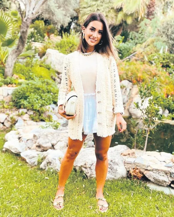 lara-surol-buse-terim-yasemin-ozilhan-ve-gulsen-tarzlariyla-one-cikti-1597877084027.jpeg Lara Surol, Buse Terim, Yasemin Özilhan ve Gülşen tarzlarıyla öne çıktı-3