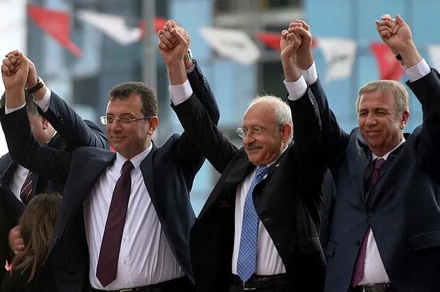 Yalan terörüne esir olan CHP hakkında çarpıcı yazı: "CHP'li kardeşlerimizi rahatlatmak için belirli bir süre yalan söylenemez mi?"