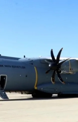 Türkiye'den koronavirüsle mücadele eden İngiltere'ye yardım eli! Koca Yusuf İngiliz basınında!