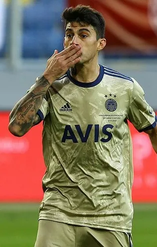 Fenerbahçe'de öncelik oyuncu satmak! İşte kadrodan çıkarılacak o futbolcular...