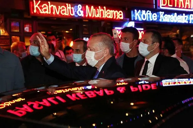 baskan-recep-tayyip-erdogana-cengelkoyde-sevgi-seli-1598125343834.jpeg Başkan Recep Tayyip Erdoğan'a Çengelköy'de sevgi seli-3