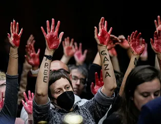 Katilin piyonu Antony Blinkene büyük şok! ABDnin Katil İsraile desteğine kanlı ellerle protesto