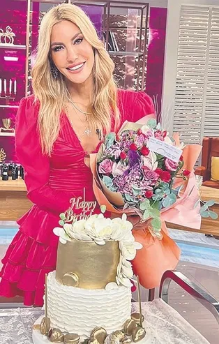 43 yaşına giren Çağla Şıkel'den yıllara meydan okuyan duruş! Görenler hayran kaldı