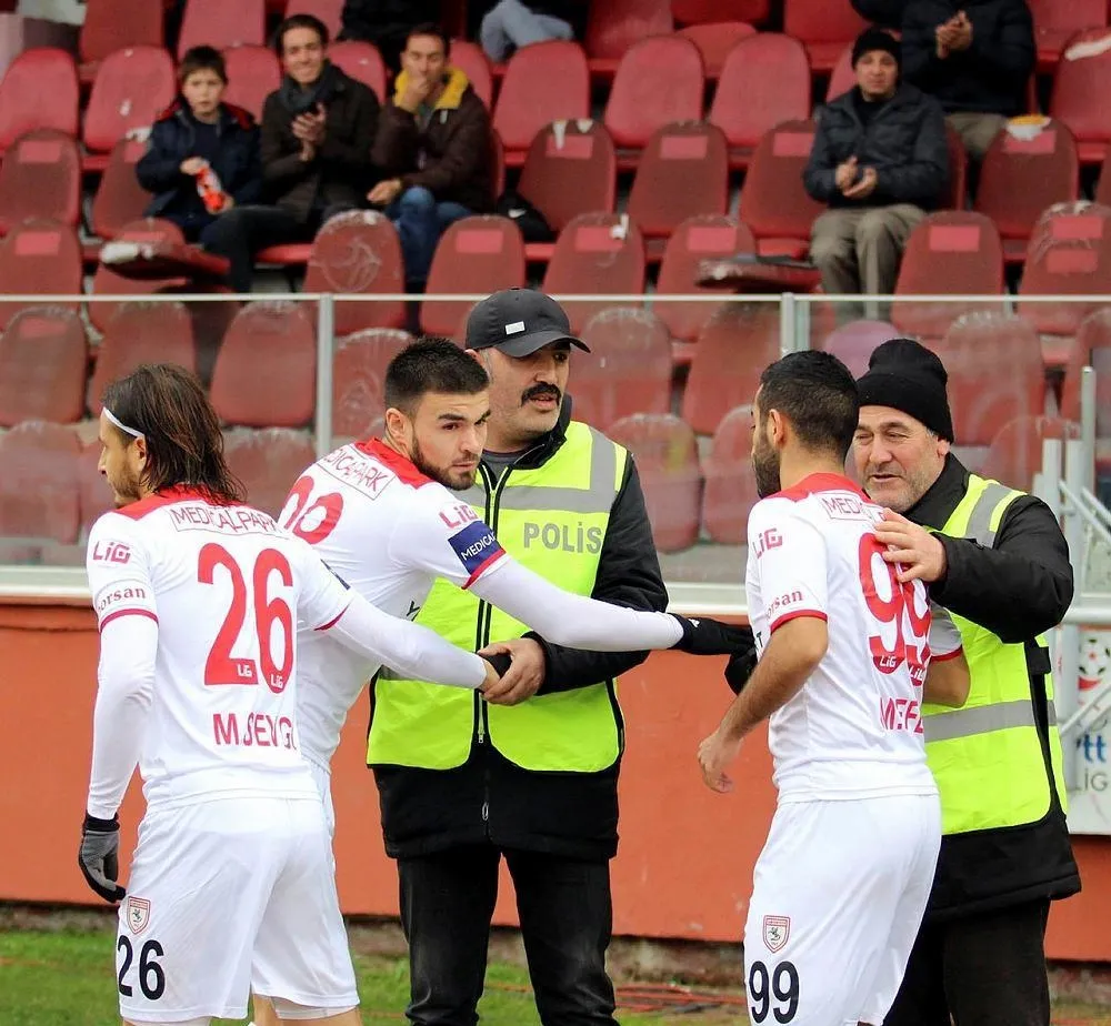 Gol atıp polise koştular-1