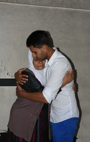 Anne ve babasını Müge Anlı'da bulan Vedat Yaman Alexander Schlienbecker'e yangın şoku: Kabus gibi bir geceydi!