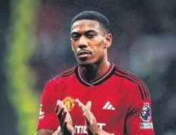 Martial komşuya gitti