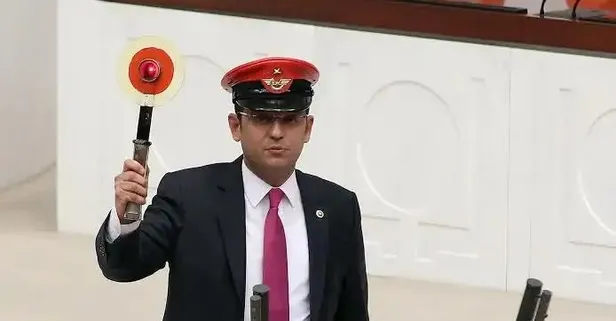 Değişimciler ayaklandı! Kılıçdaroğlu'ndan 'Manisa' darbesi yiyen Özgür Özel, İmamoğlu gibi kendini yollara vuruyor: "İstifa edecek" kulisi