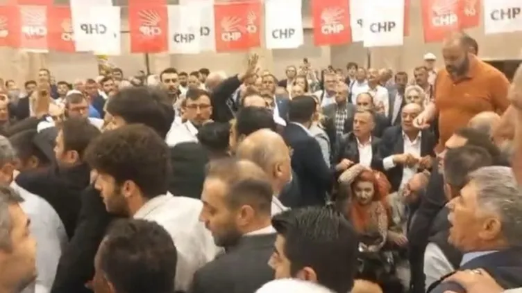 CHP İzmir İl Kongresi'nde kavga kıyamet!