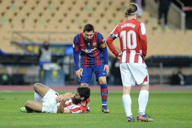 Lionel Messi rakibine yumruk attı! Barcelona kariyerinde ilk kez kırmızı kart gördü-3