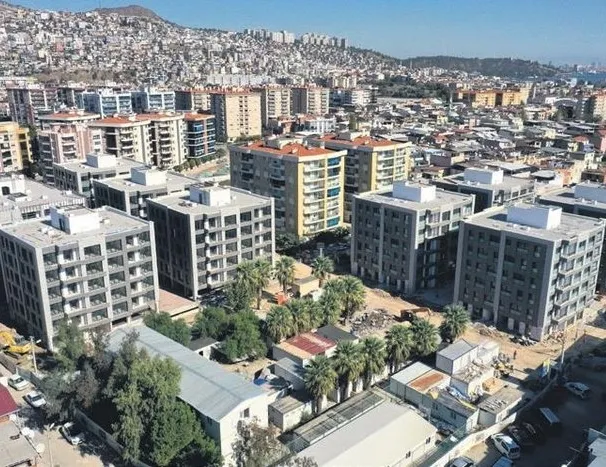 İzmir’de yaralar sarıldı konutlar teslim ediliyor