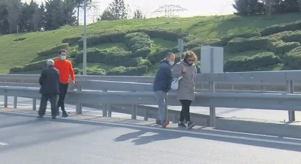 Hasdal’da çöken üst geçitin yerine yenisi yapıldı: Ancak geçit otobana iniyor-2