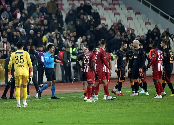son-dakika-sivasspor-galatasaray-ve-gaziantep-fk-besiktas-macinin-var-kayitlari-aciklandi-1672752777178.jpeg Sivasspor-Galatasaray ve Gaziantep FK-Beşiktaş maçının VAR kayıtları açıklandı! Fenerbahçe, Beşiktaş ve Sivasspor'dan peş peşe tepki-3