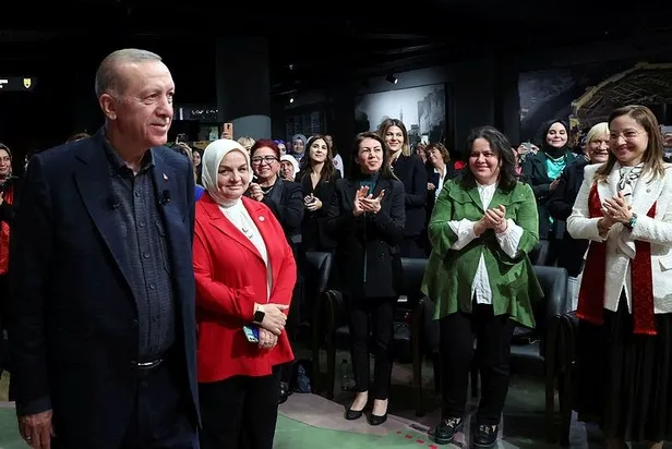 baskan-recep-tayyip-erdogan-gaziantepte-kadinlarla-buyuk-turkiye-programinda-onemli-aciklamalarda-bulundu-1667745662404.jpeg