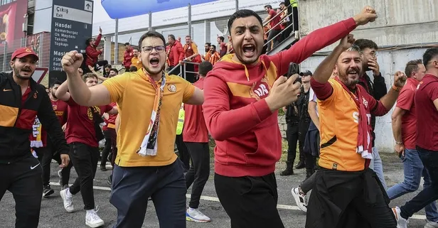 Galatasaray taraftarından olay Mert Hakan Yandaş pankartı!