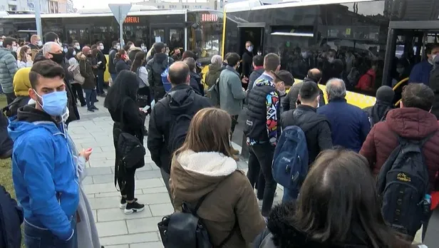 Son dakika: Mecidiyeköy-Mahmutbey metro hattında trafo yangını metro seferlerini aksattı-6