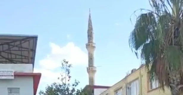 Adana’da deprem sonrası hasar alan minare kontrollü yıkıldı