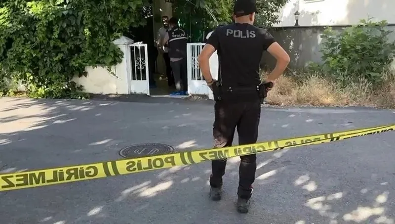 istanbul-avcilarda-kahvehaneye-uzun-namlulu-silahlarla-ates-acildi-1i-agir-4-yarali-1717776067571.jpeg İstanbul Avcılar’da kahvehane tarandı! Uzun namlulu silahlarla ateş açıldı: 1’i ağır 4 yaralı-2